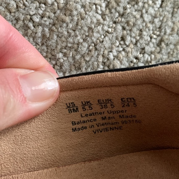 Size 8 Naturalizer black flats - Picture 3 of 4